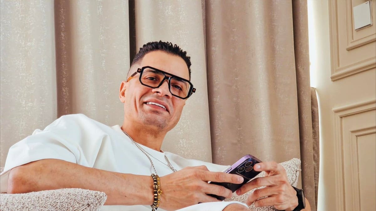 "مطار تونس" يتسبب بإيقاف شاكوش عن الغناء