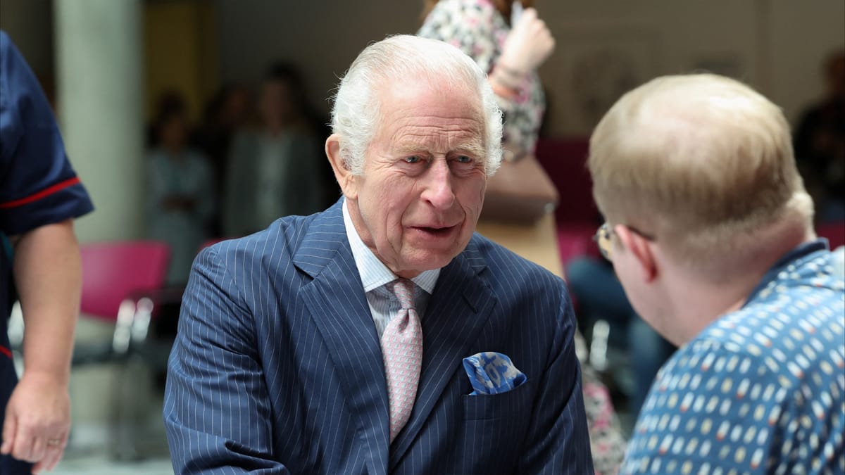 الملك تشارلز الثالث يستأنف نشاطاته الرسمية