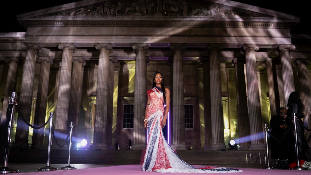 المتحف البريطاني يخلع عباءة الصمت.. ويسهر على إيقاع "ميت غالا"