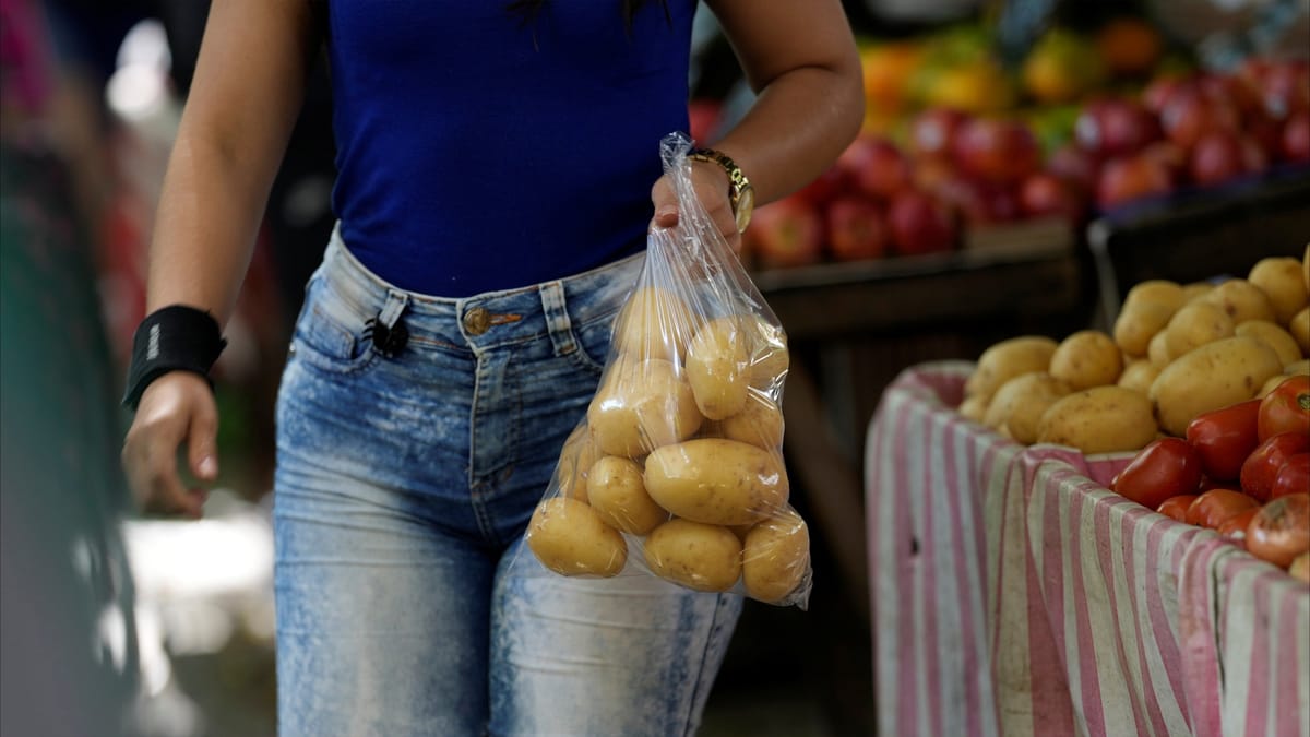 "البطاطا" تختفي من أسواق تونس وتحضر في البرلمان