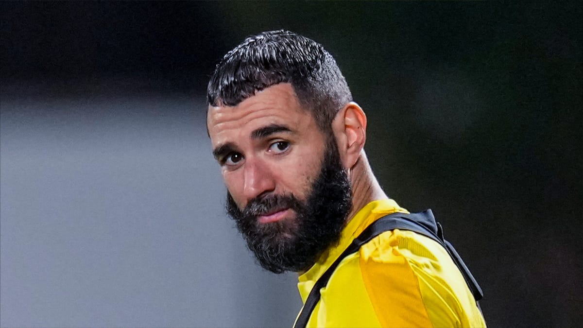 "بلال" تعقد أزمة بنزيمة في اتحاد جدة