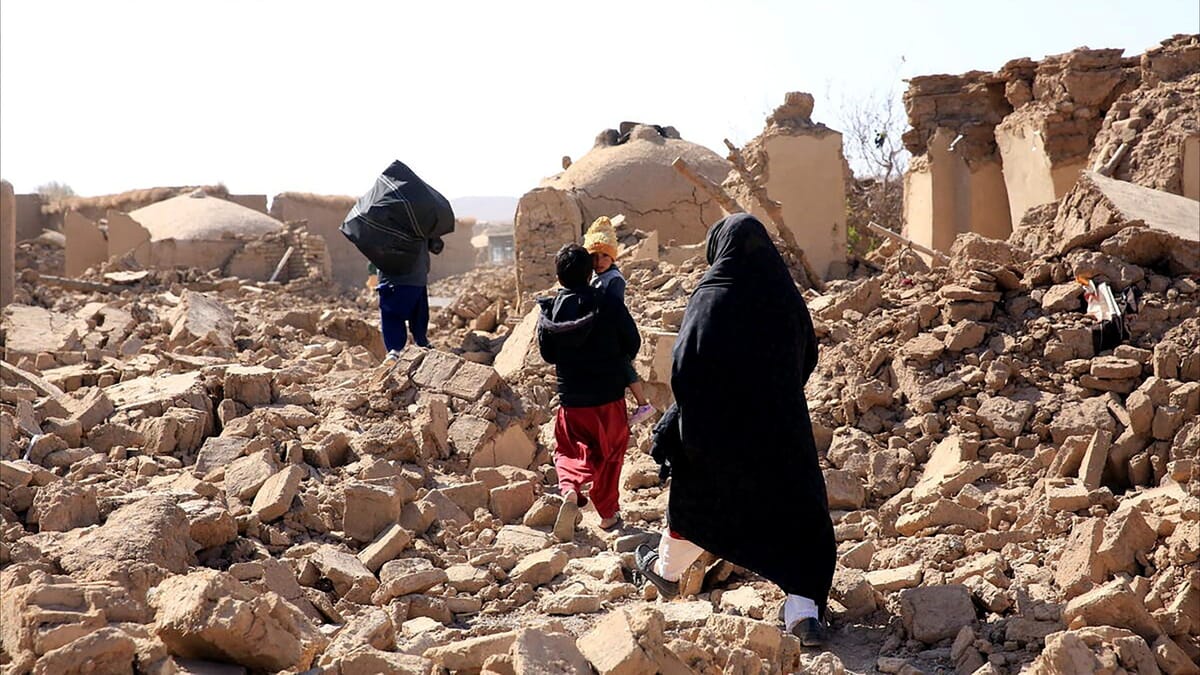 "وضع مميت".. أفغانيات بحقوق مقيدة حتى أثناء الزلازل