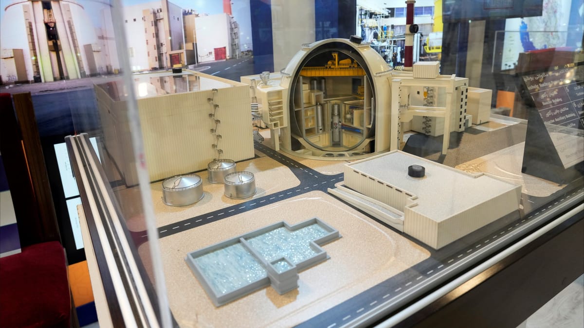 إيران تعلن إجراء محادثات نووية مع فرنسا وألمانيا وبريطانيا