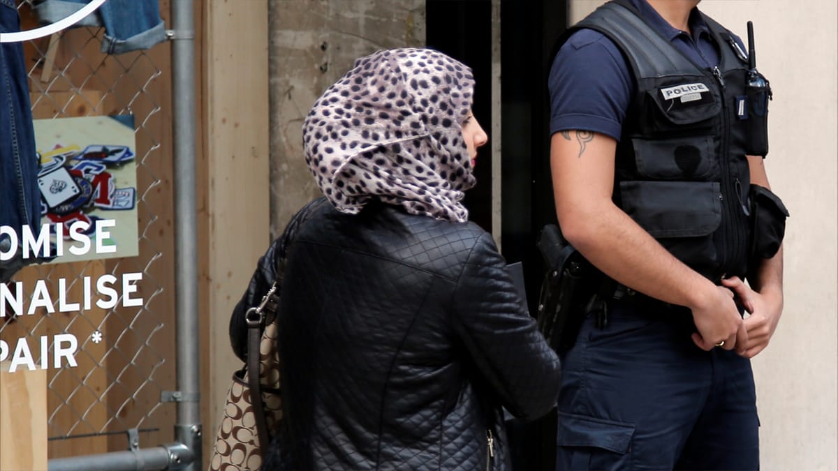 "يفكرون بالهجرة".. مسلمو فرنسا يراقبون صعود "اليمين" بخوف