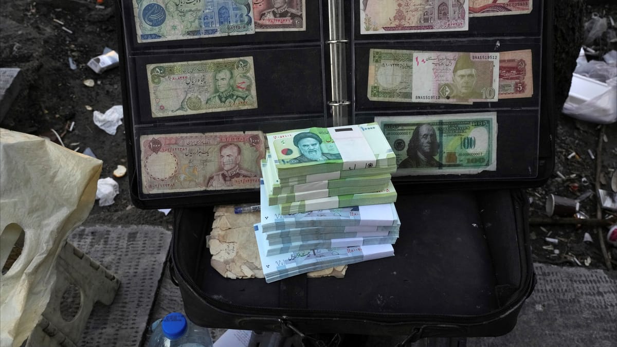 عملة إيران تهبط لمستوى غير مسبوق