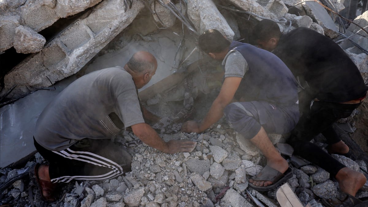 مقتل 13 فلسطينيا في قصف إسرائيلي على غزة