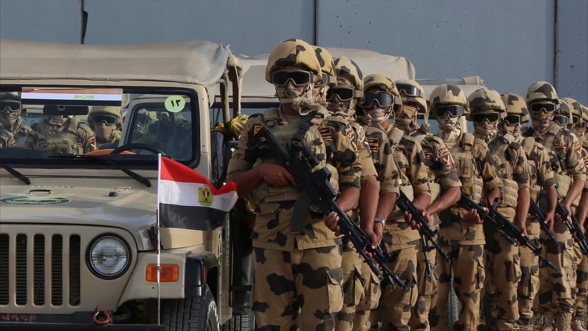 إعلام مصري: دوي انفجارات في سماء مدينة دهب