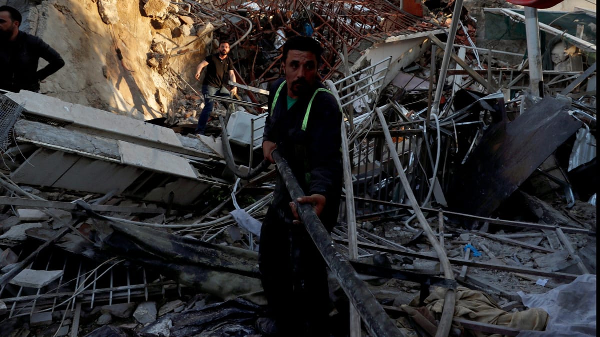 ضربة إسرائيلية تقتل 12 عنصرا مواليا لإيران في ريف حلب
