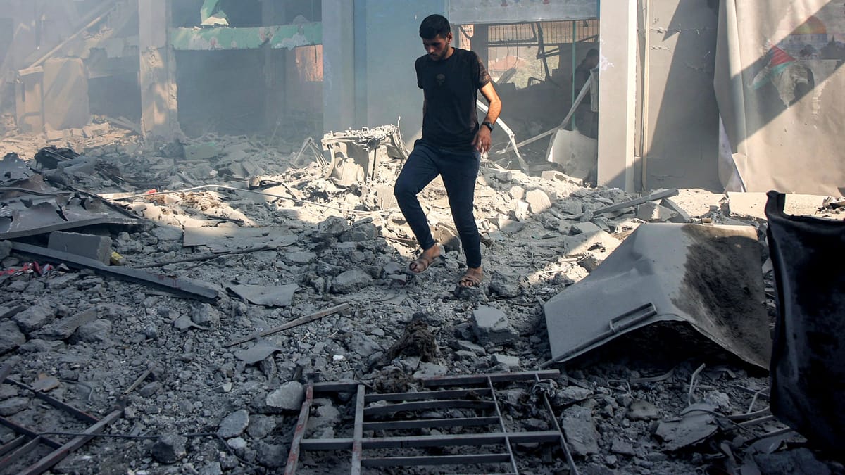مقتل 13 فلسطينيا بقصف مدرسة في غزة