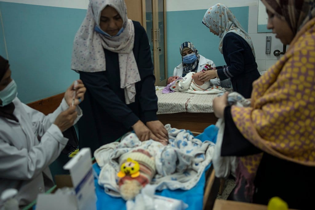 10 أطفال يفقدون سيقانهم يوميا في غزة