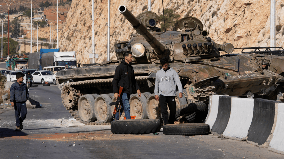 "خوف من توغل إسرائيلي".. سوريون يفكرون في "ما بعد القصف"