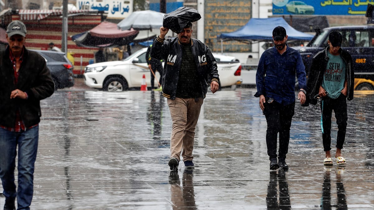 أمطار العراق تعرقل الدراسة وتُغرق مطار بغداد