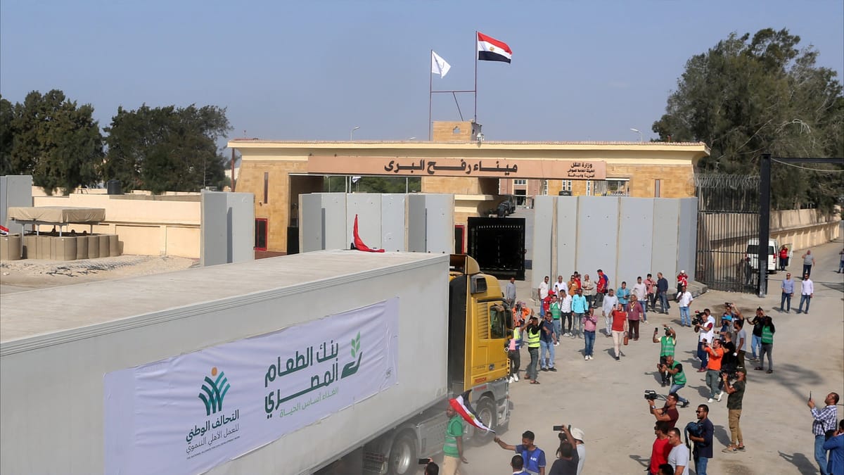 النفط يتراجع بالتزامن مع دخول المساعدات لغزة