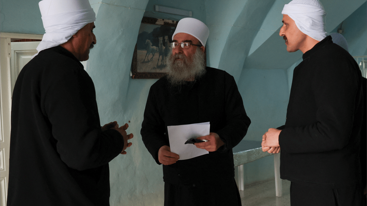 الهجري يهاجم الحكومة السورية.. و"المجلس العسكري" يتبنى موقفه