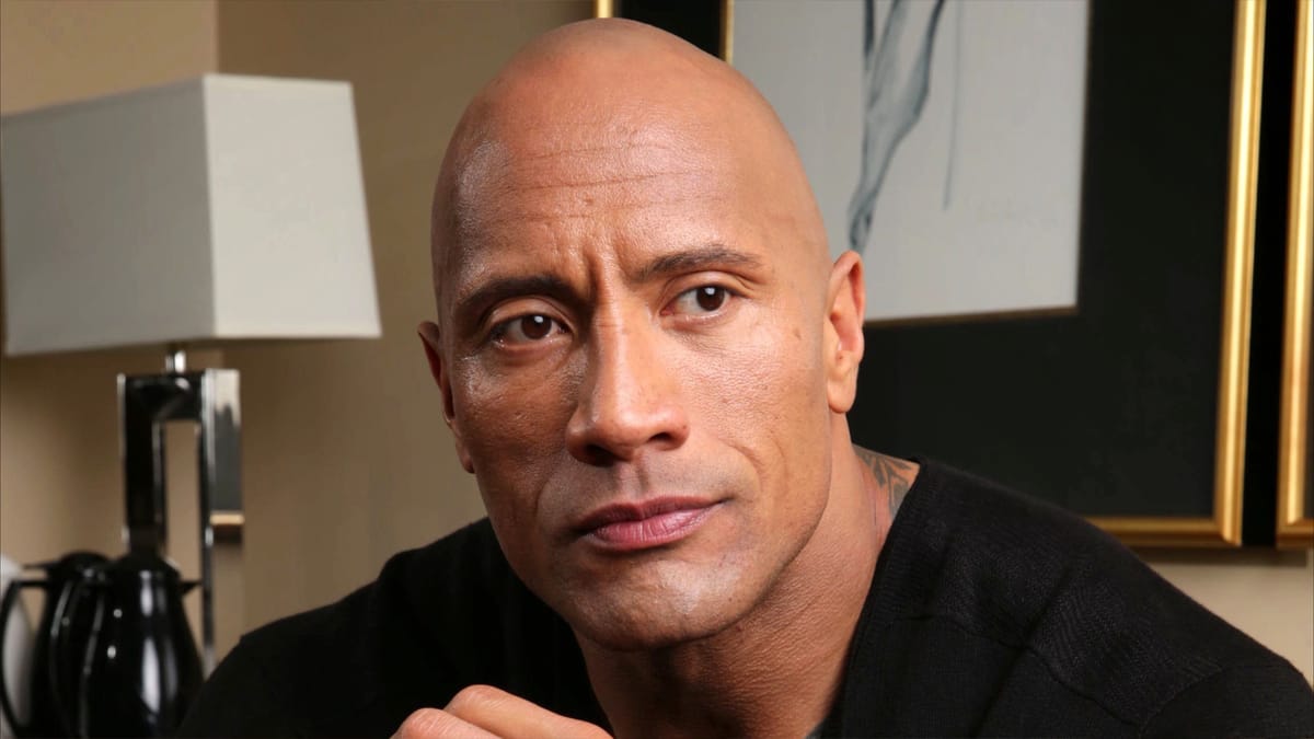 في قلب الـWWE.. ذا روك يبكي بسبب والده