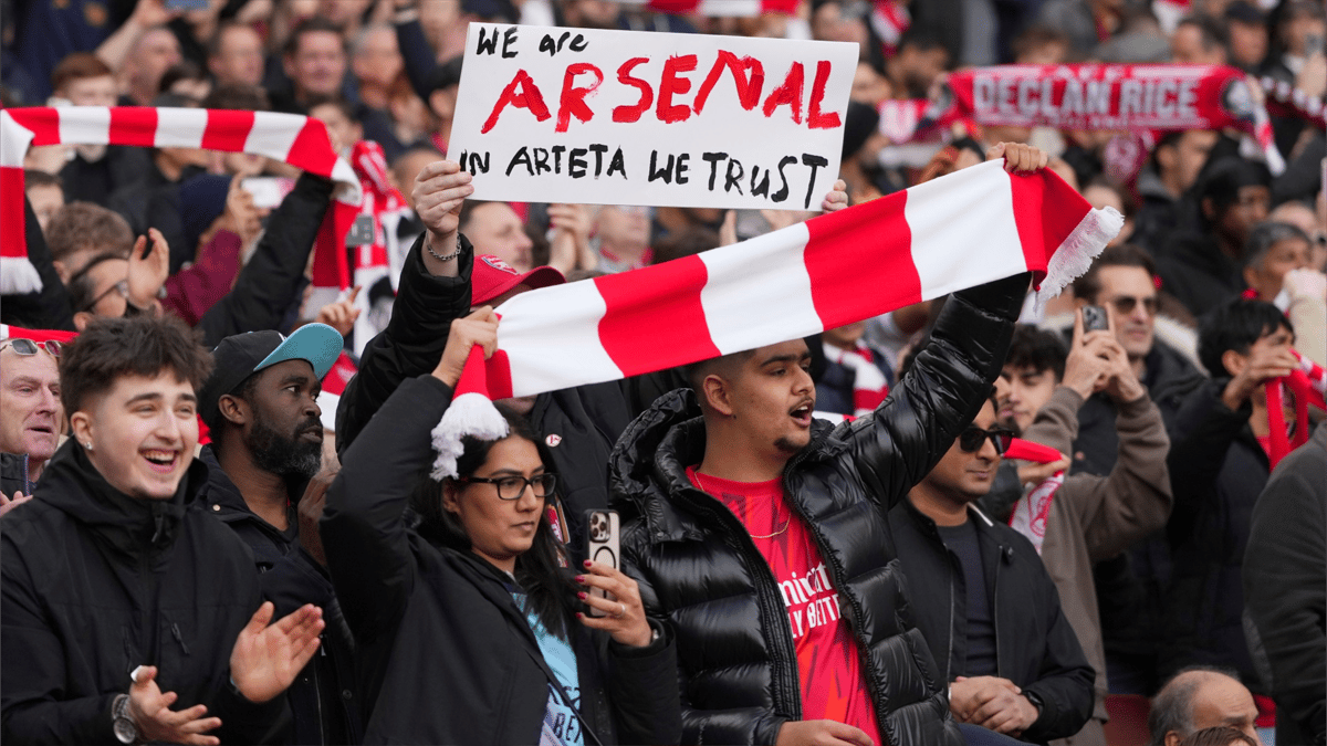 تحوّل إلى hooligan.. قرار رادع ضد ضابط "عاشق" لأرسنال