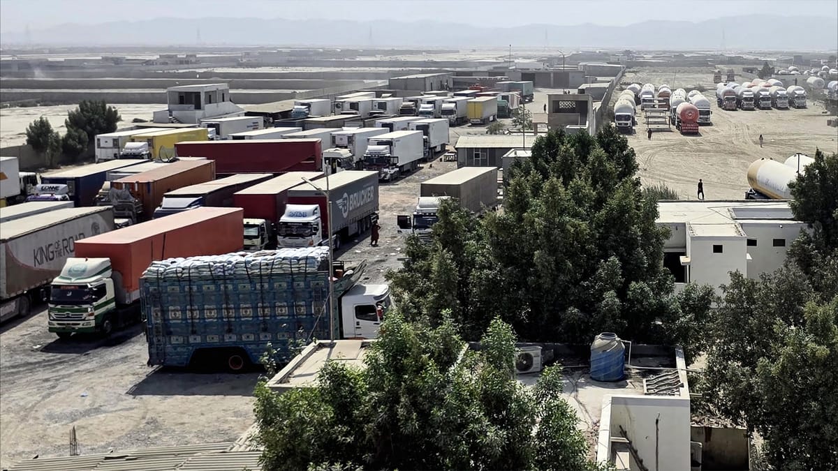 باكستان تخنق إيران؟