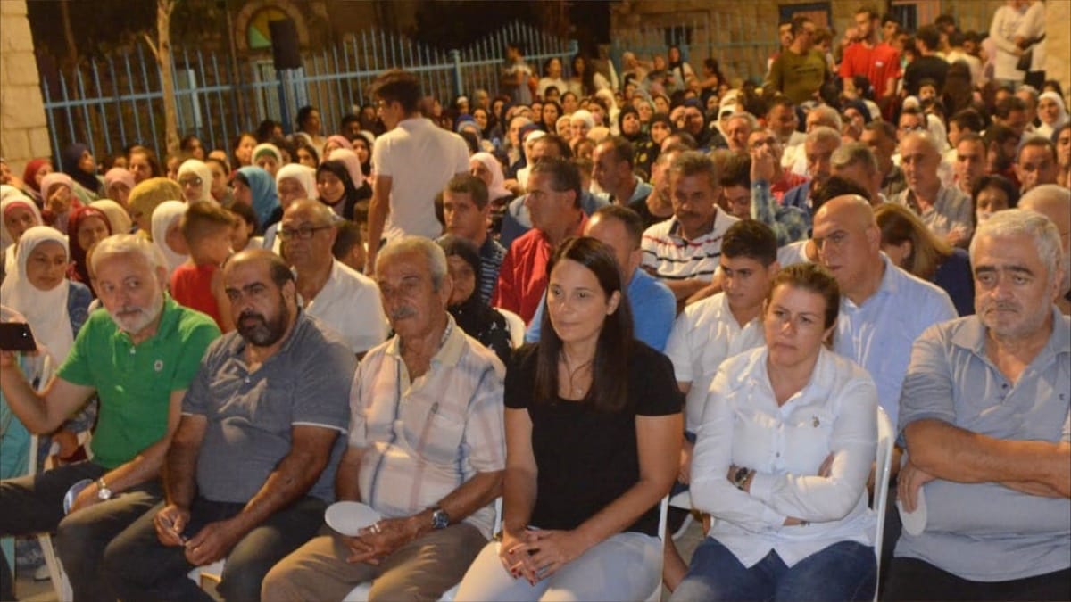 مسيحية تحتفل بـ"المولد النبوي"