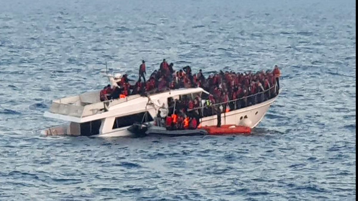 الجيش اللبناني ينقذ 27 مهاجرا سوريا من "قوارب الموت"