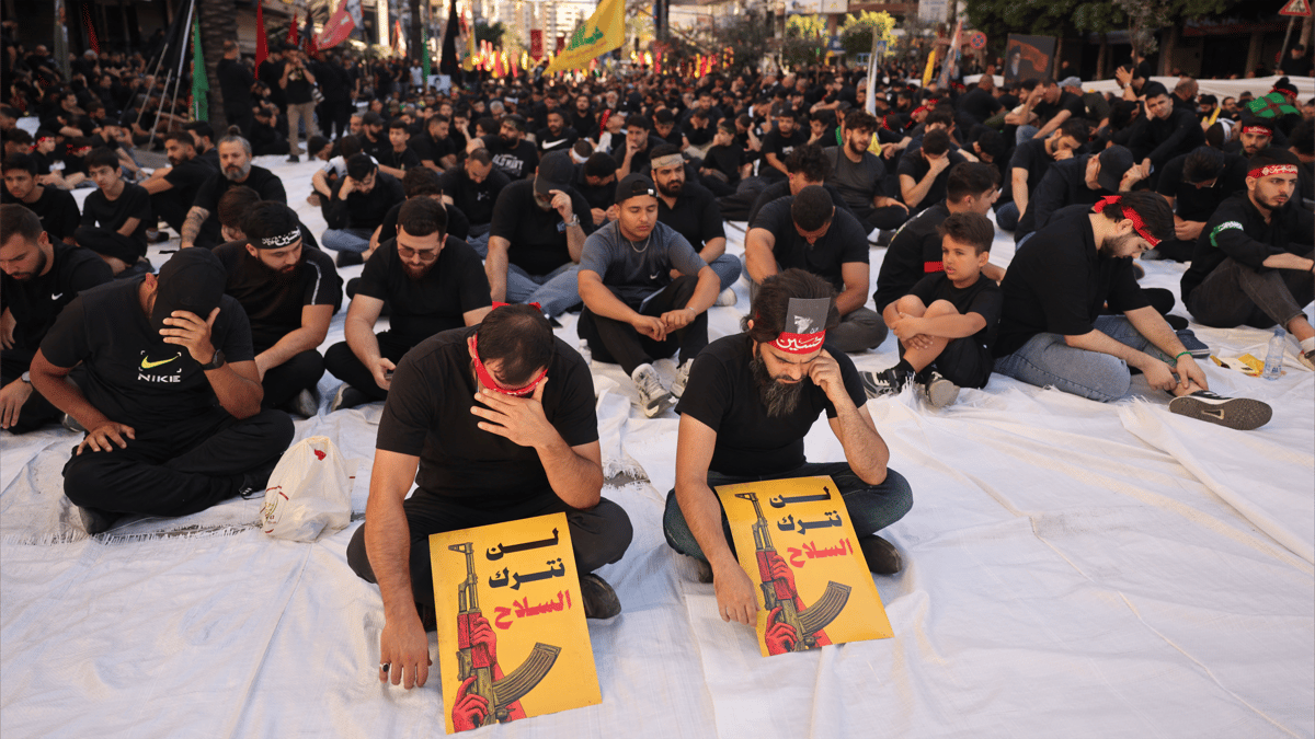 وول ستريت جورنال: إيران تكثّف تسليح حزب الله رغم الحصار