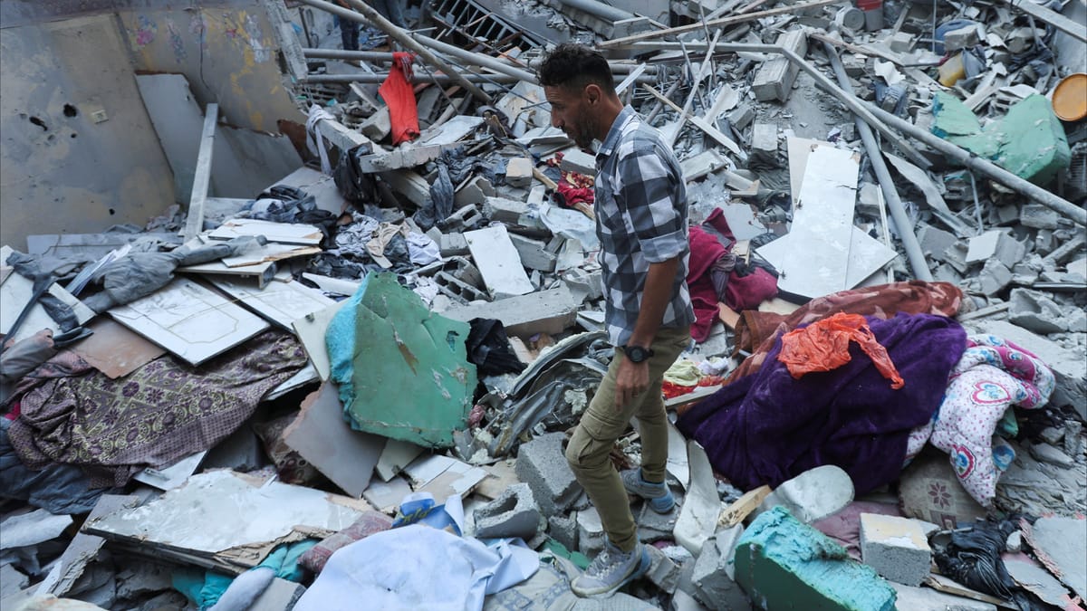 غارات عنيفة على غزة.. وحماس "متمسكة بالمحادثات"