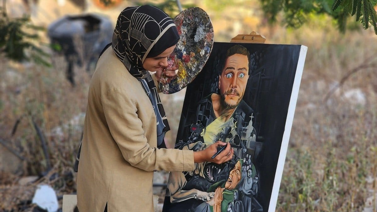 صورة للحطام.. هكذا تشاهد "إلهام" غزة عبر "ألوان الزيت"
