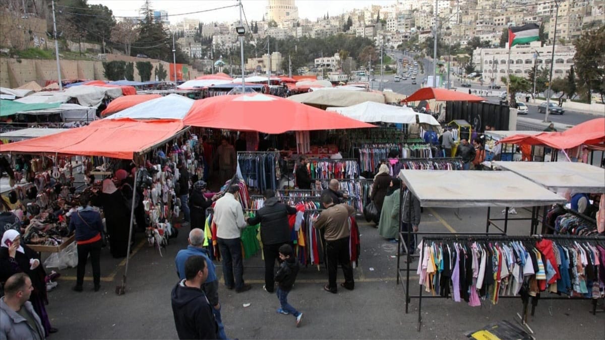 سوق "الجمعة".. ملاذ للبائعين ومتنفس للأسر الأردنية