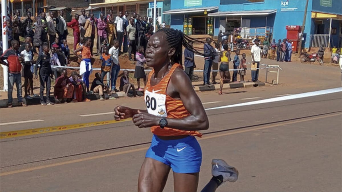 "لتبقى قصتها".. باريس تكرم العداءة الأولمبية "المحترقة"