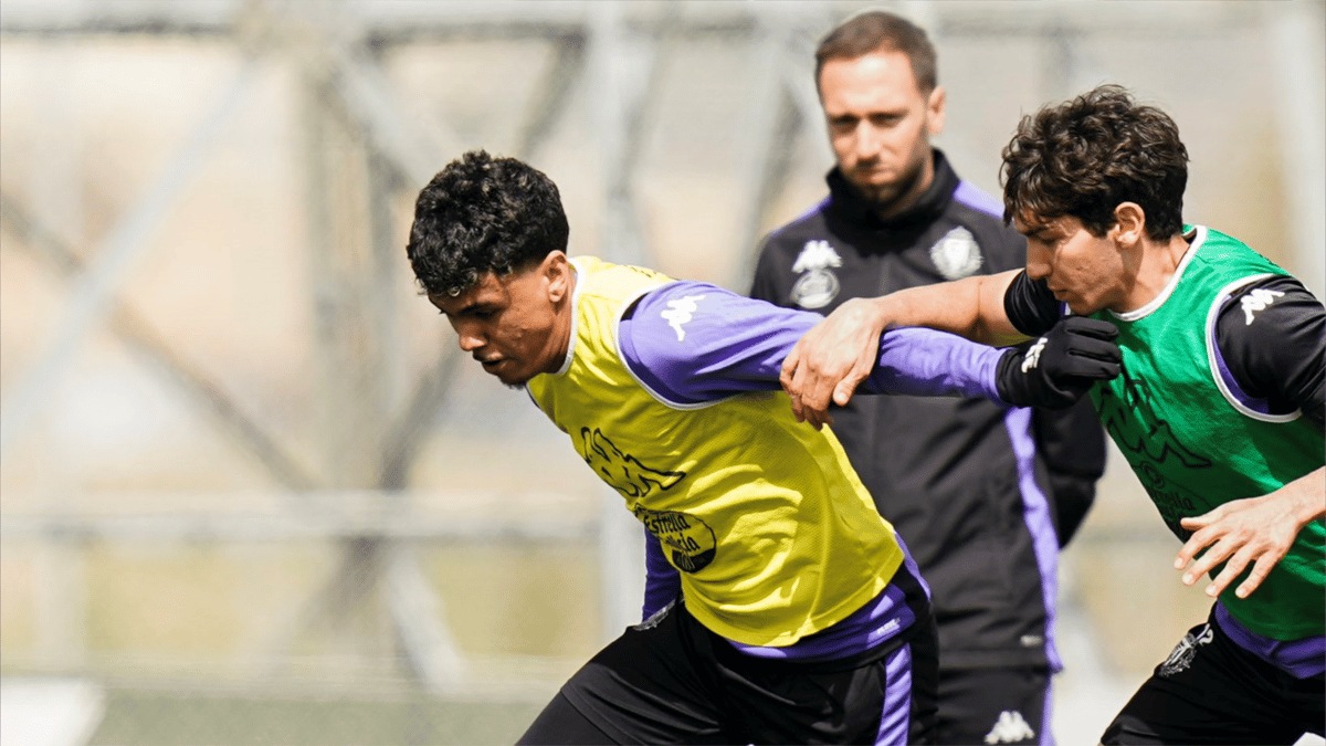 في الليجا.. لاعب يضرب زميله على مقاعد البدلاء