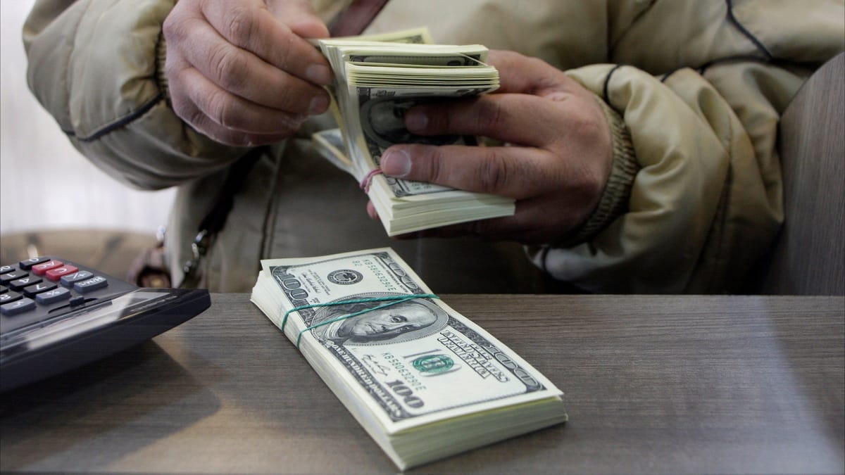العراق ينهي السحب بالدولار في أول يناير