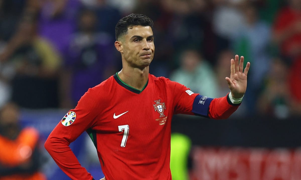 "اليورو الأخير".. رونالدو يرفع الراية البيضاء