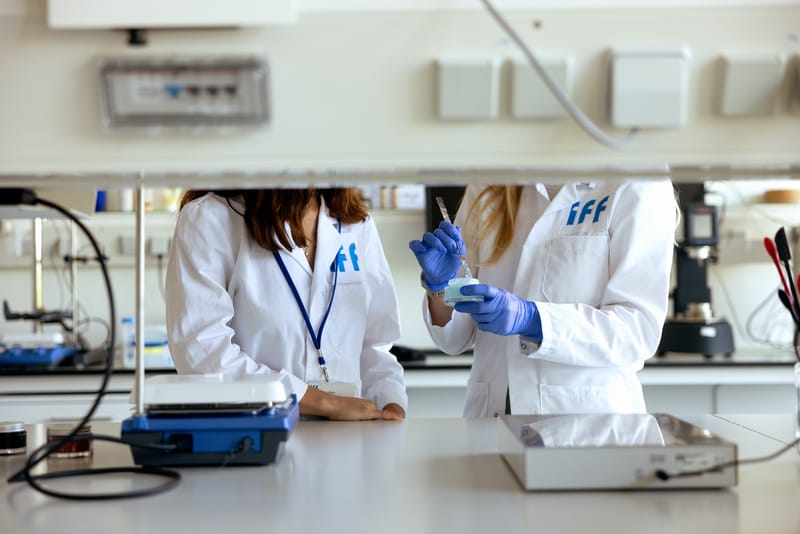 كيف يختبر الـAI وصفة الدواء الأسرع؟