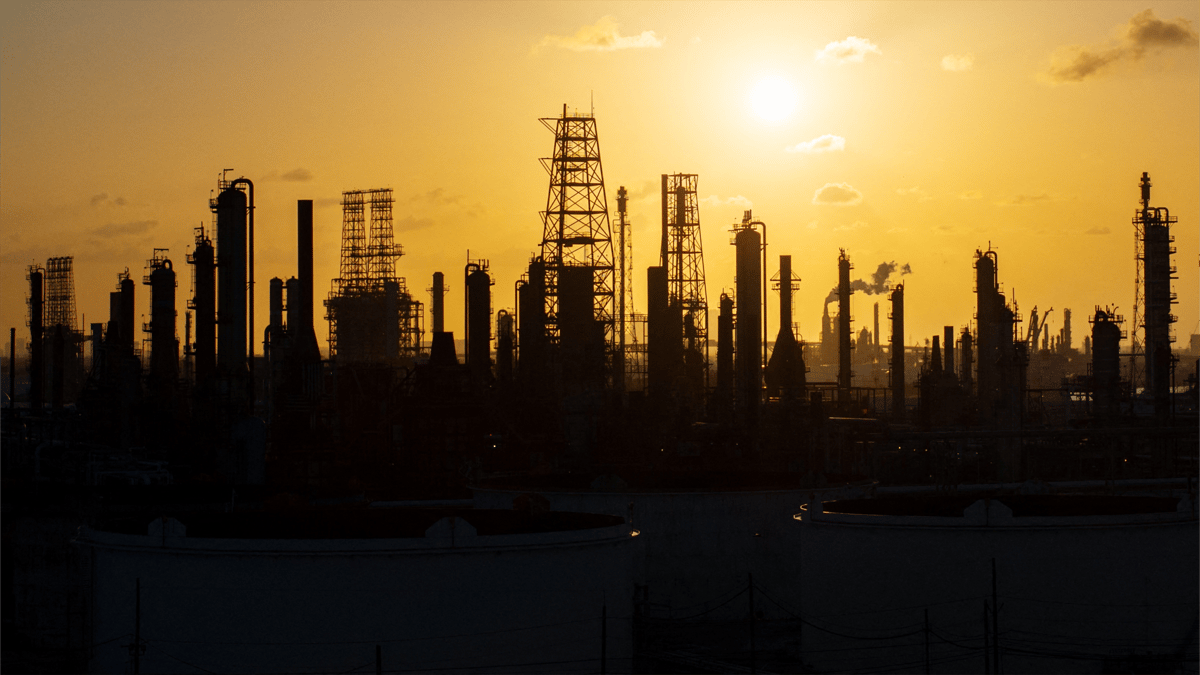 النفط والغاز يقفزان مع اتساع رقعة المواجهة في الشرق الأوسط