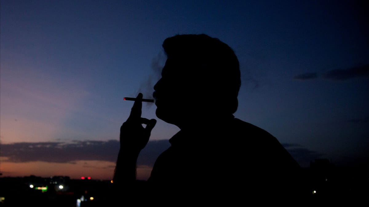 فرنسا تضيق الخناق على المدخنين