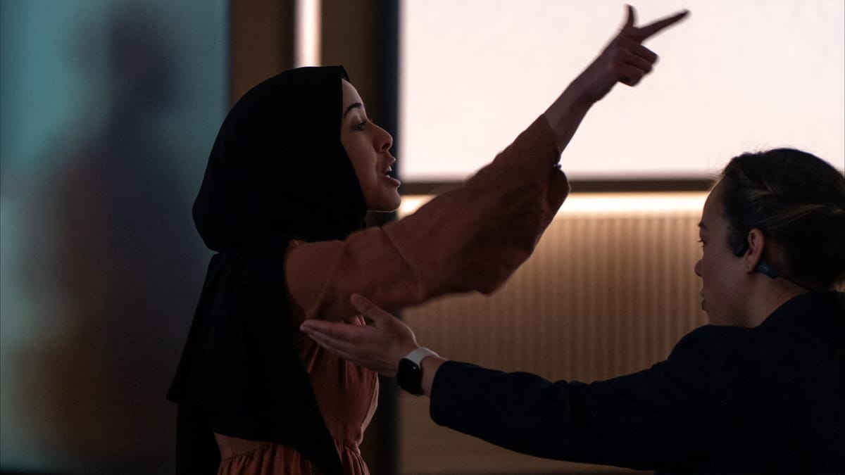 موظفة مايكروسوفت تتهم مدير الـAI بـ"تجارة الحرب"