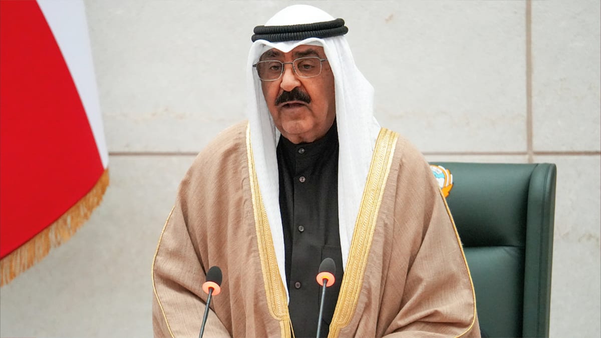 أمير الكويت يعلن حل مجلس الأمة