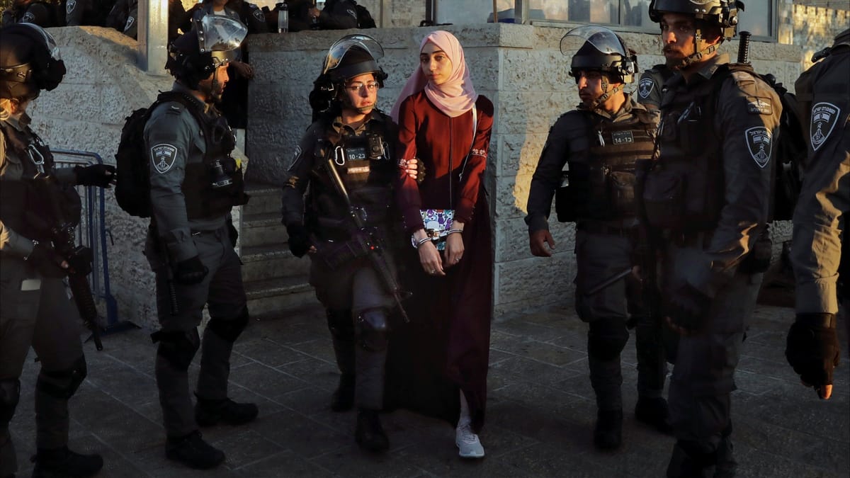 مؤسسات فلسطينية: إسرائيل اعتقلت 142 من نساء وفتيات غزة