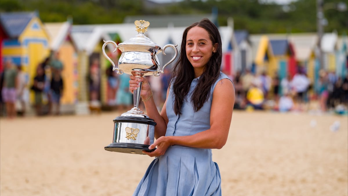 قصة رومانسية.. مؤثرة تتوج بطلة أستراليا المفتوحة