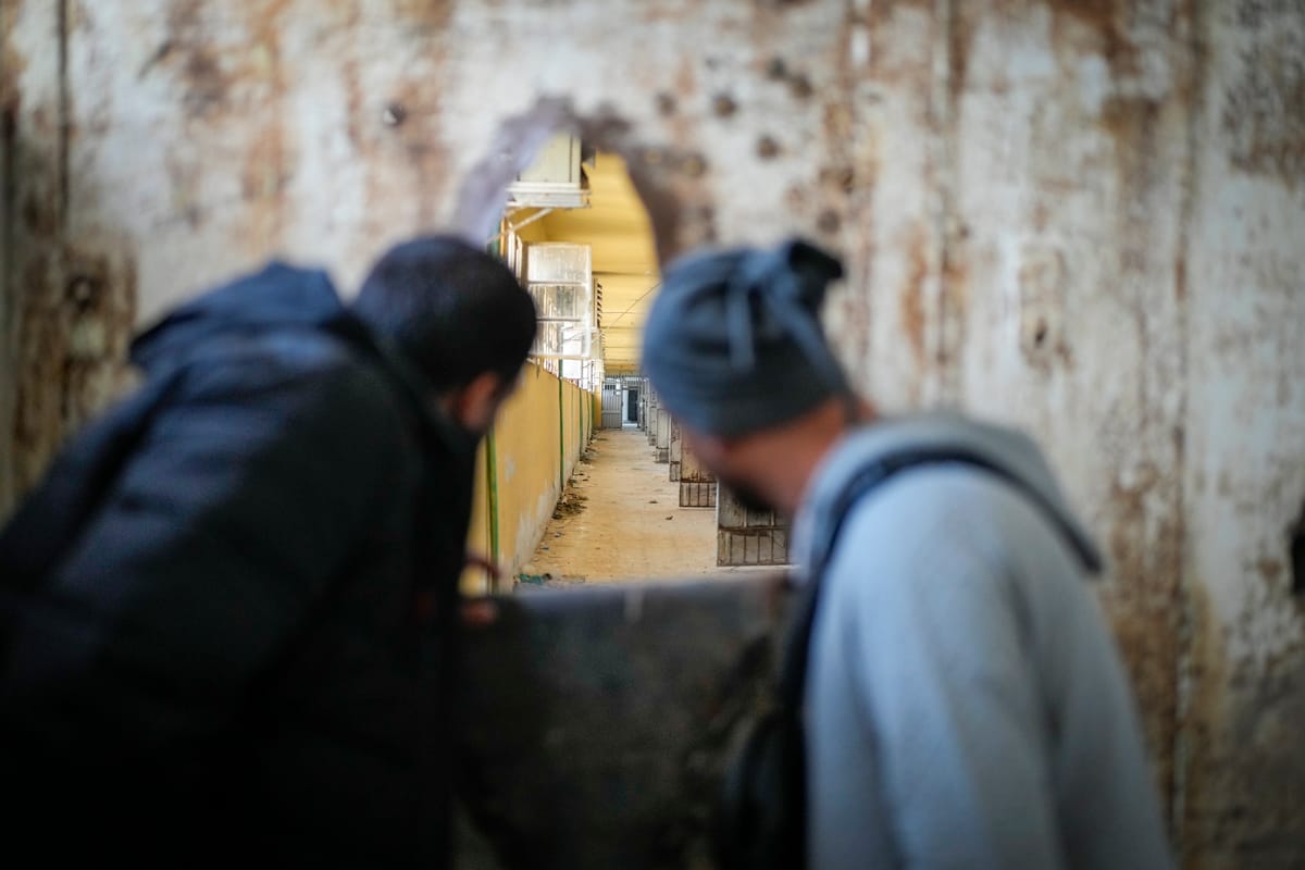من السجون إلى المقابر.. كيف دفن نظام الأسد الجرائم في السجلات؟