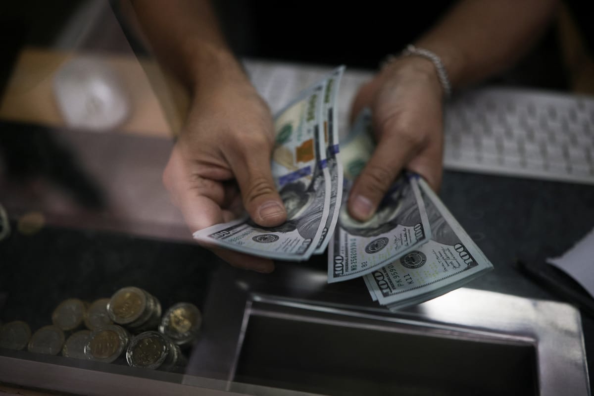 الين والفرنك السويسري بدل الدولار؟