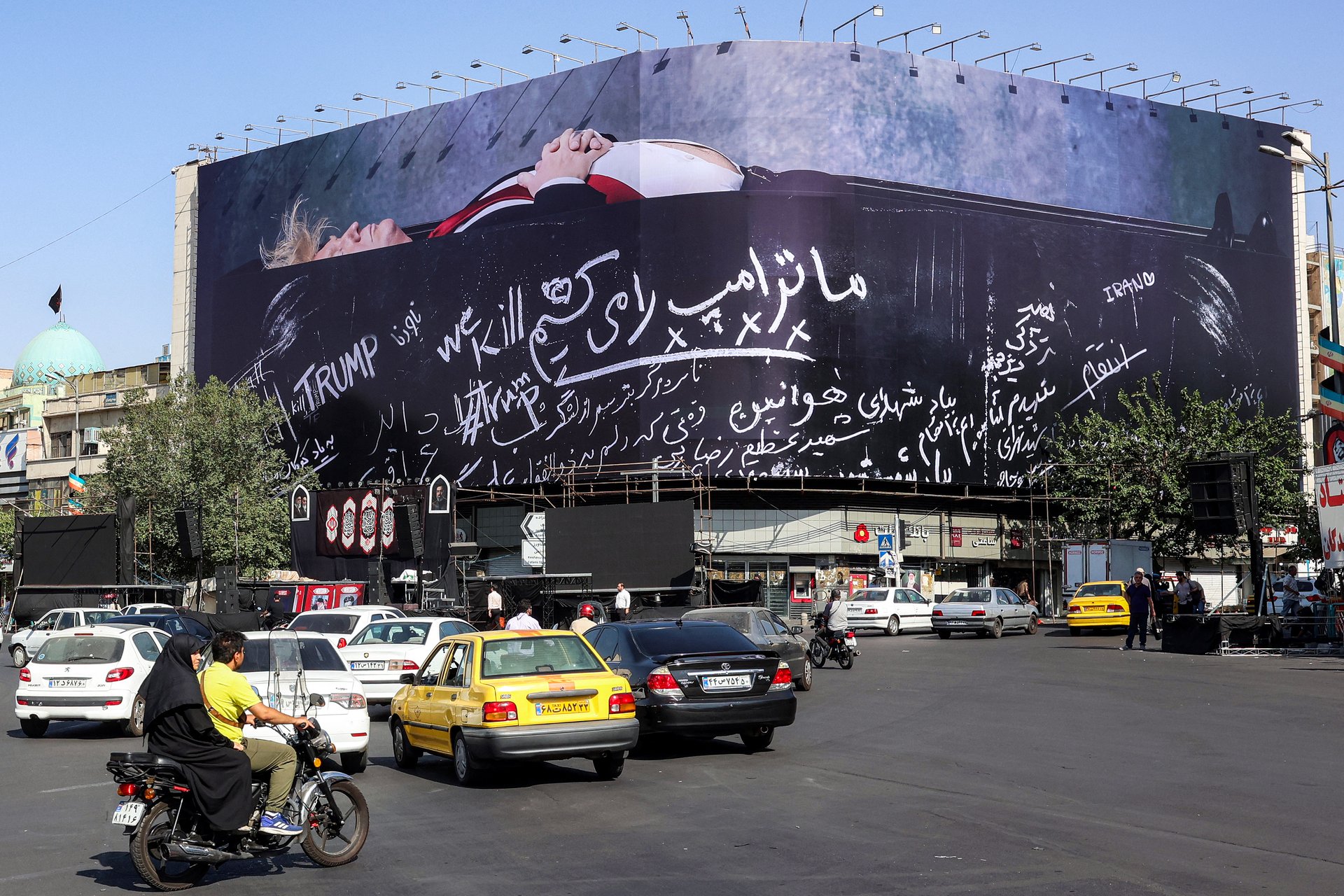 تحشيد أميركي واستنفار إيراني.. ماذا يحضر ترامب لمجتبى؟
