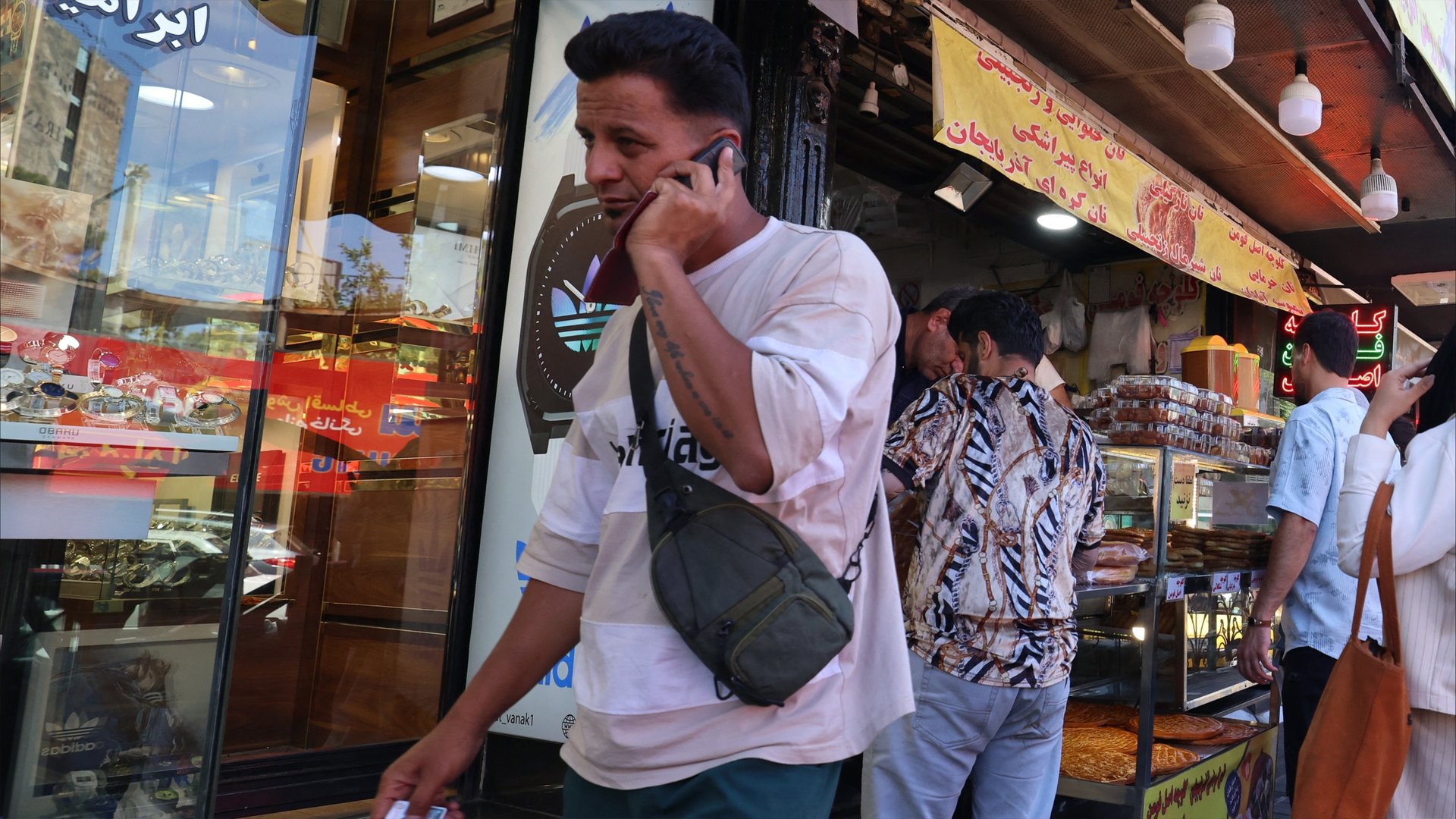 تشكيك وسخرية.. هل يكتفي الإيرانيون بعودة جزئية للإنترنت؟