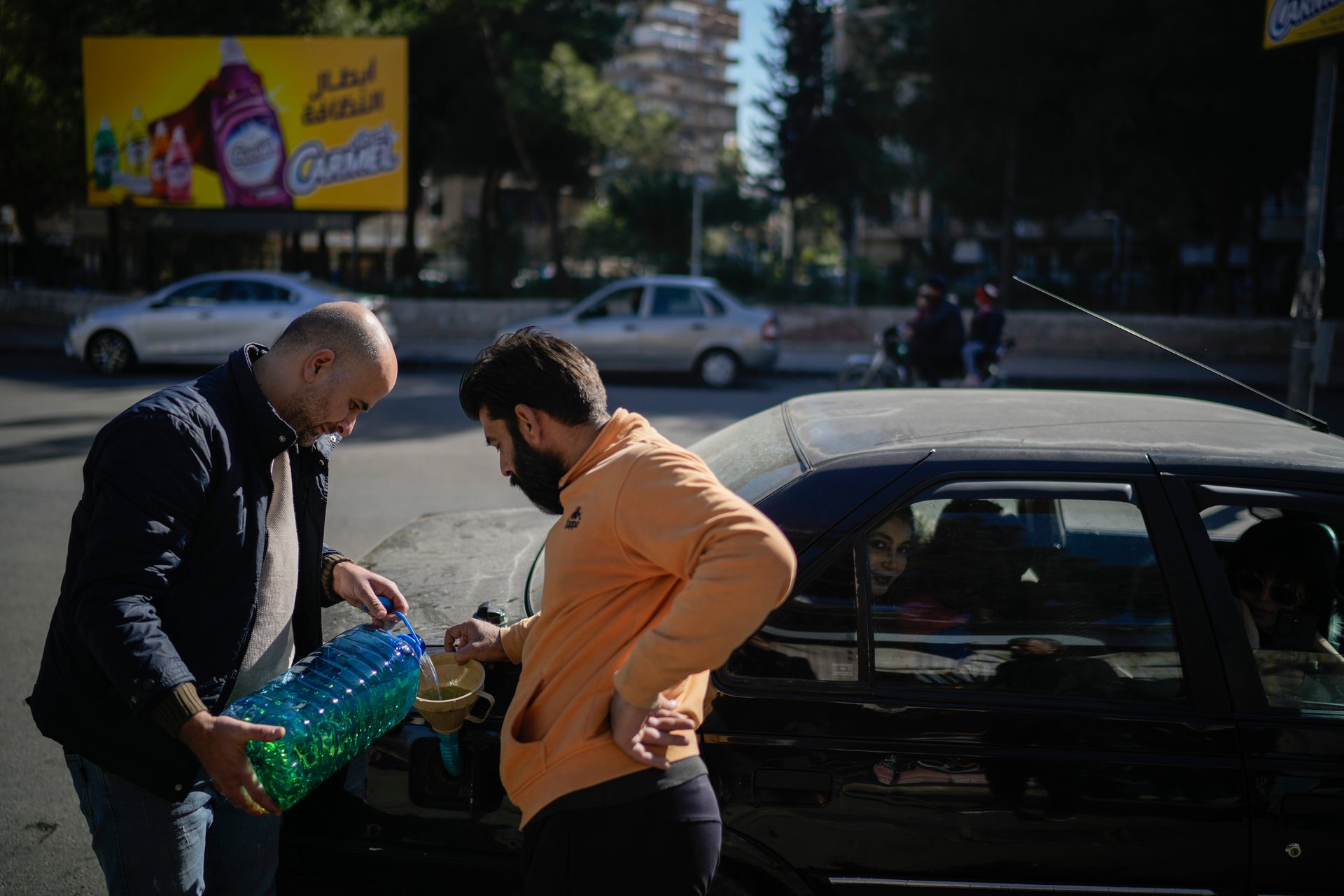 الحكومة تقرّ بالخطأ.. من يعوّض ضحايا البنزين في سوريا؟