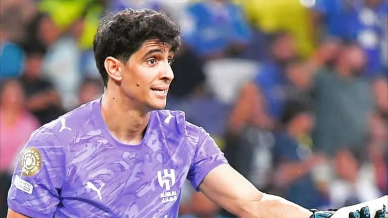 عرض قياسي من الهلال لتأمين بونو