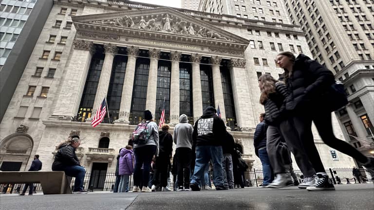 صدمة في وول ستريت بسبب تسلا وشركات التأمين