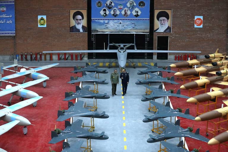 إيران تواجه "خطة ترامب" بـ"استعراضات ما قبل التنصيب"