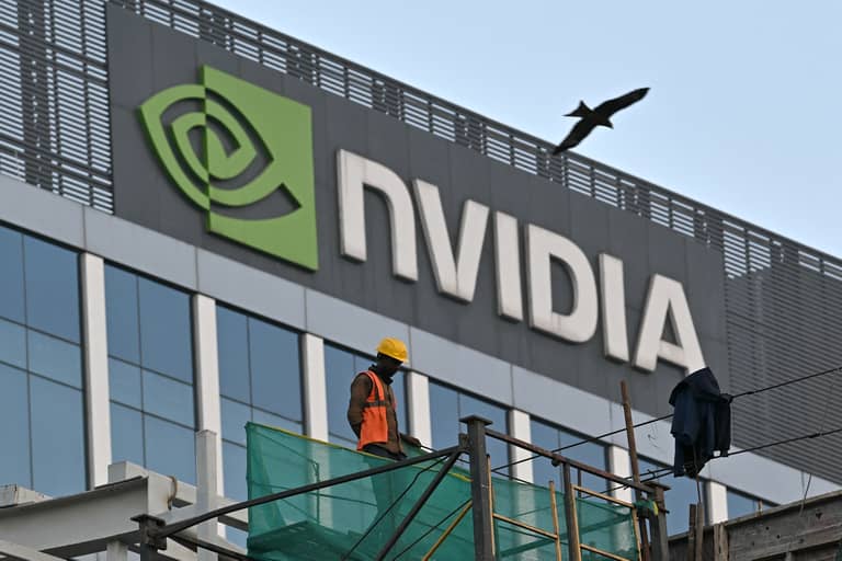 الصين تكبس فرامل H200.. إنفيديا تخسر مليون طلب؟