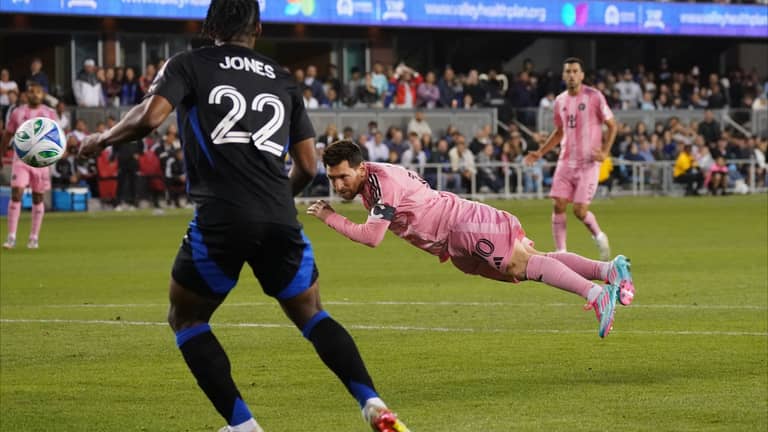 ميسي يشتبك مع الحكم.. وميامي يواصل الانهيار