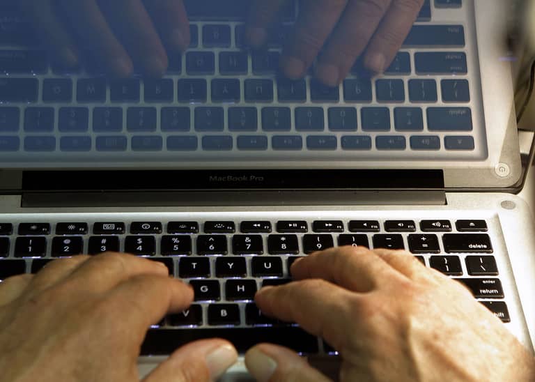 كيف يستخدم قراصنة صينيون الـAI لأتمتة هجماتهم؟