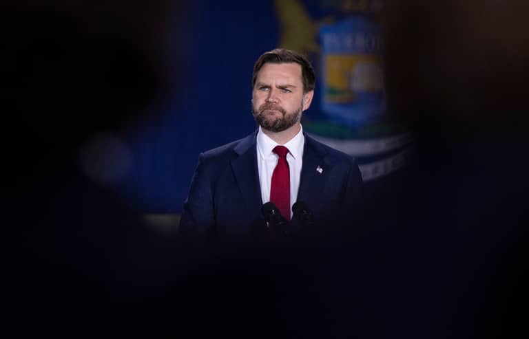 فانس على خطّ إيران.. سلام أم تصعيد؟